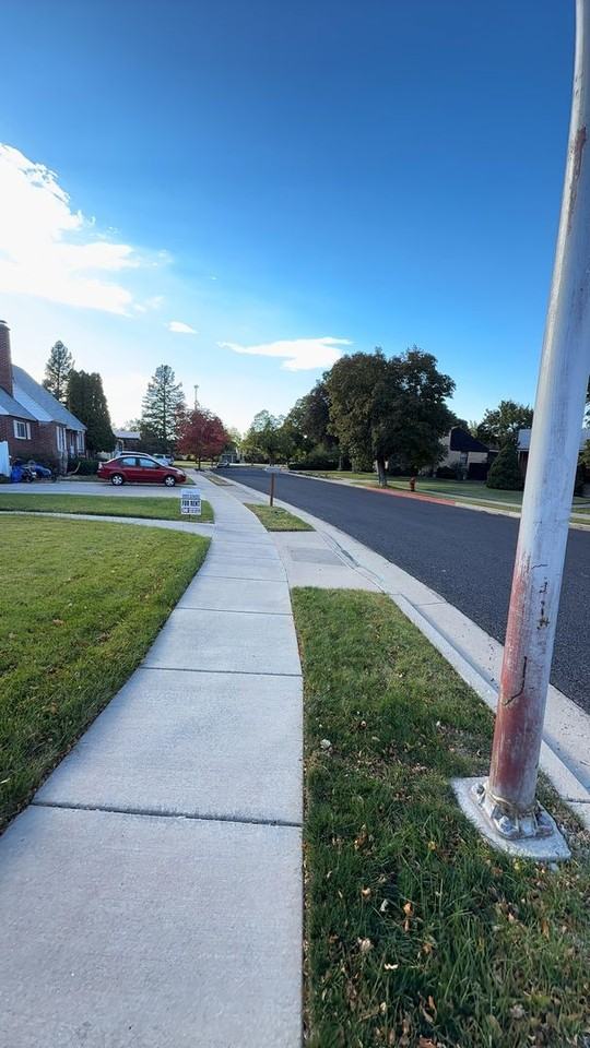 1374 Maple Dr - Photo 4 of 30