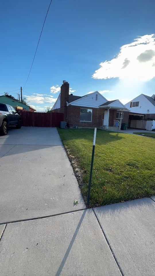 1374 Maple Dr - Photo 6 of 30