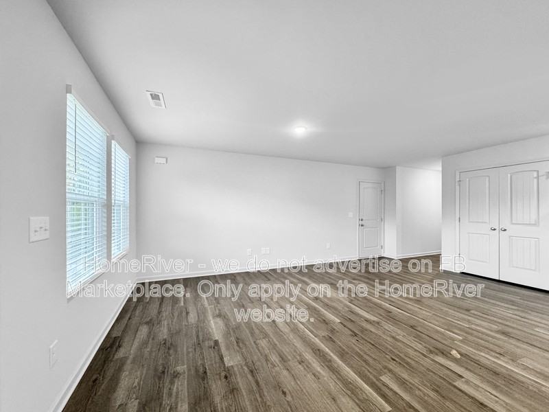 3993 Southdale Ave - Photo 3 of 20