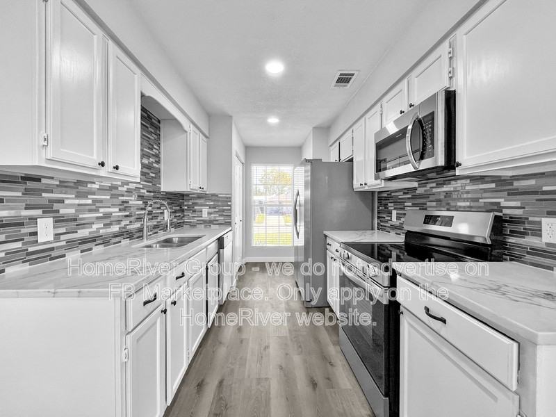 833 Thedford Rd - Photo 6 of 21