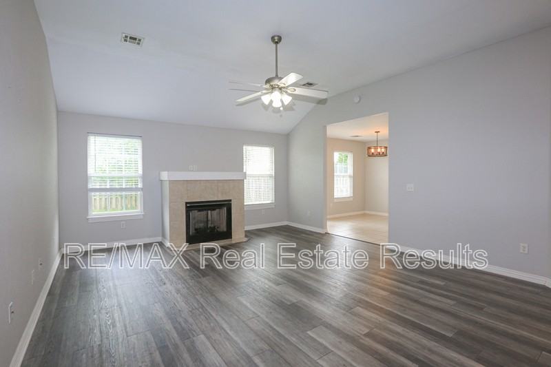 3711 Sw Hansom Loop - Photo 4 of 29