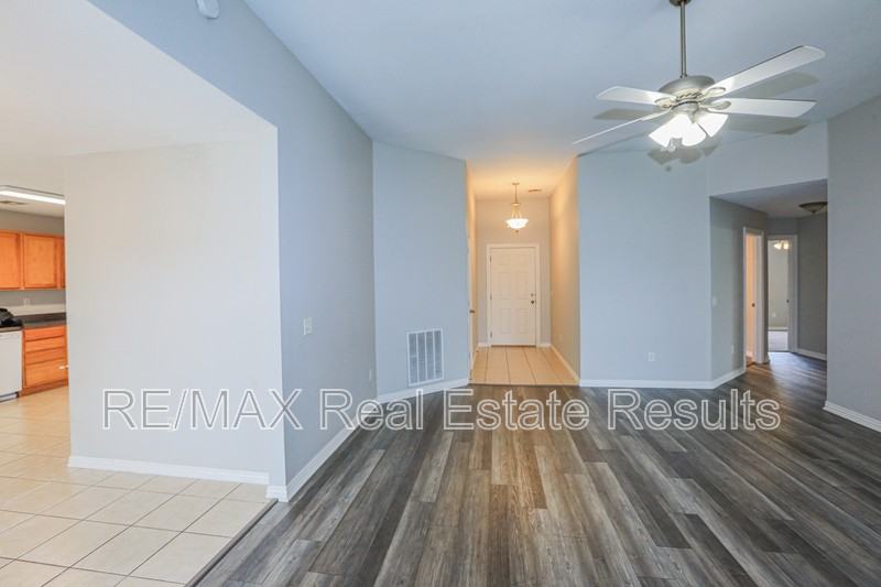 3711 Sw Hansom Loop - Photo 6 of 29