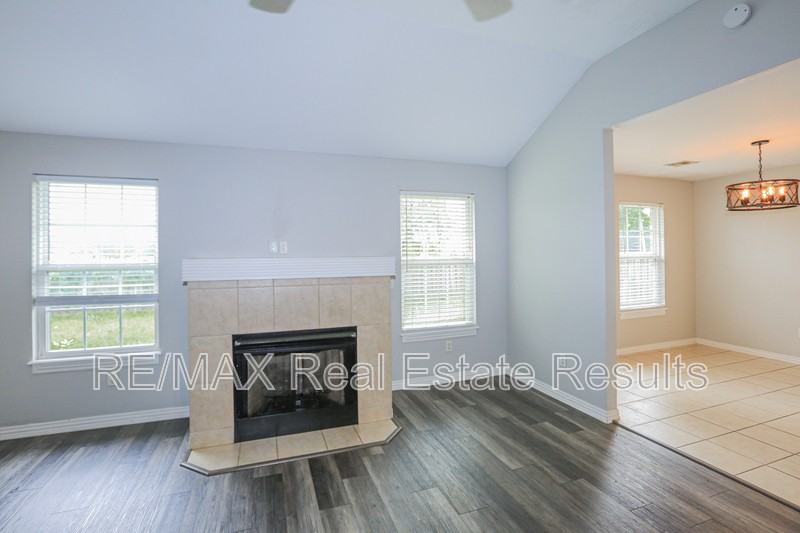 3711 Sw Hansom Loop - Photo 7 of 29