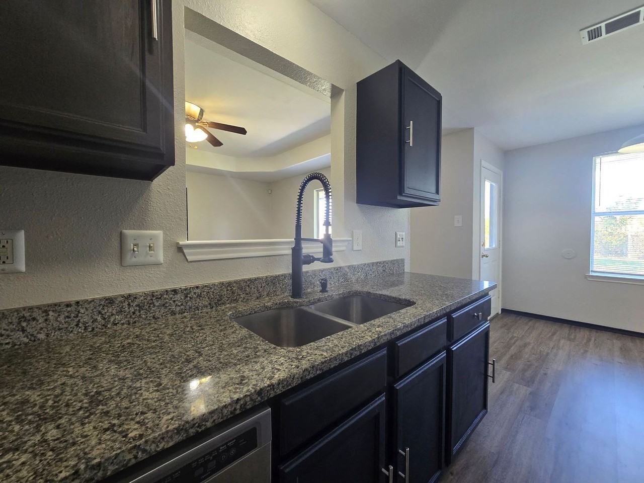 2909 Blue Ridge Dr - Photo 4 of 24