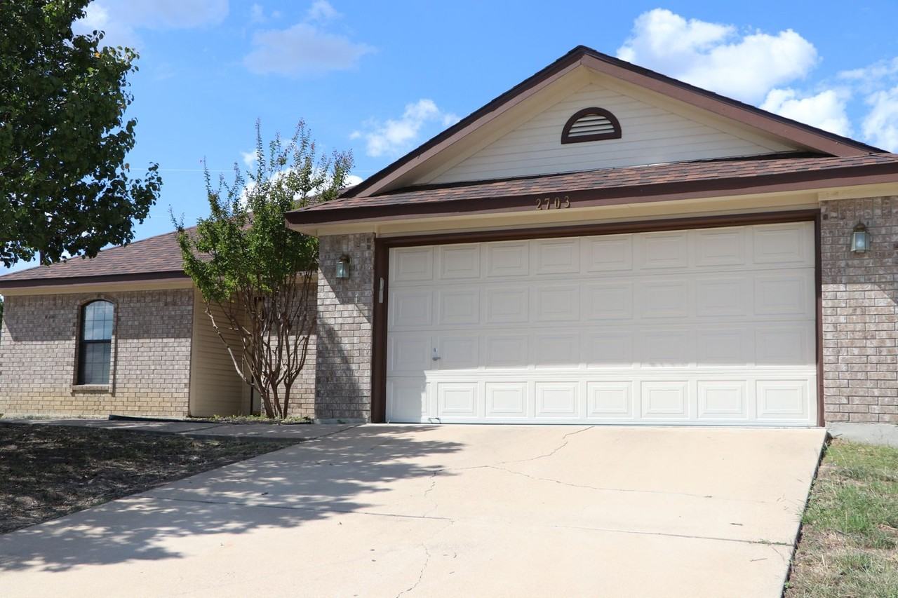 2703 Curtis Dr - Photo 2 of 19