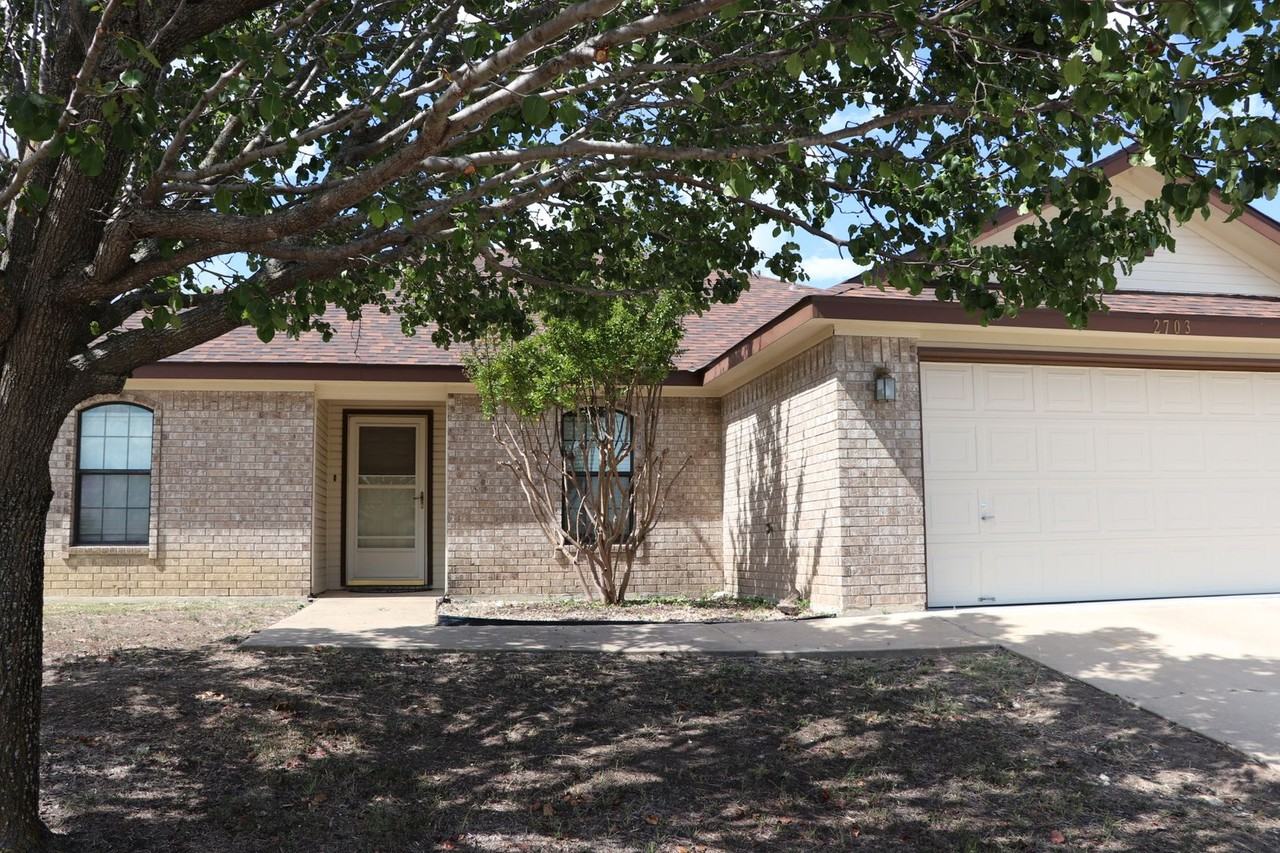 2703 Curtis Dr - Photo 3 of 19