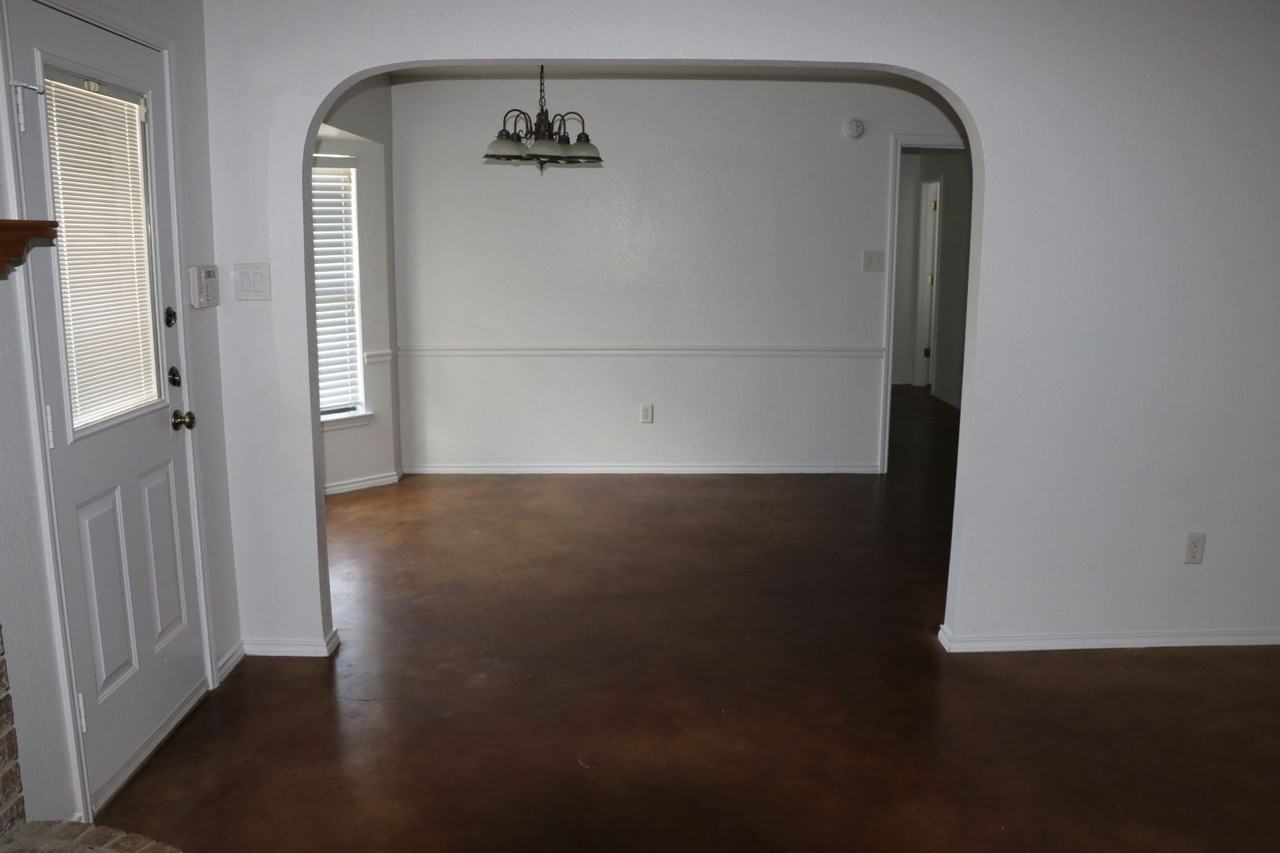 2703 Curtis Dr - Photo 6 of 19