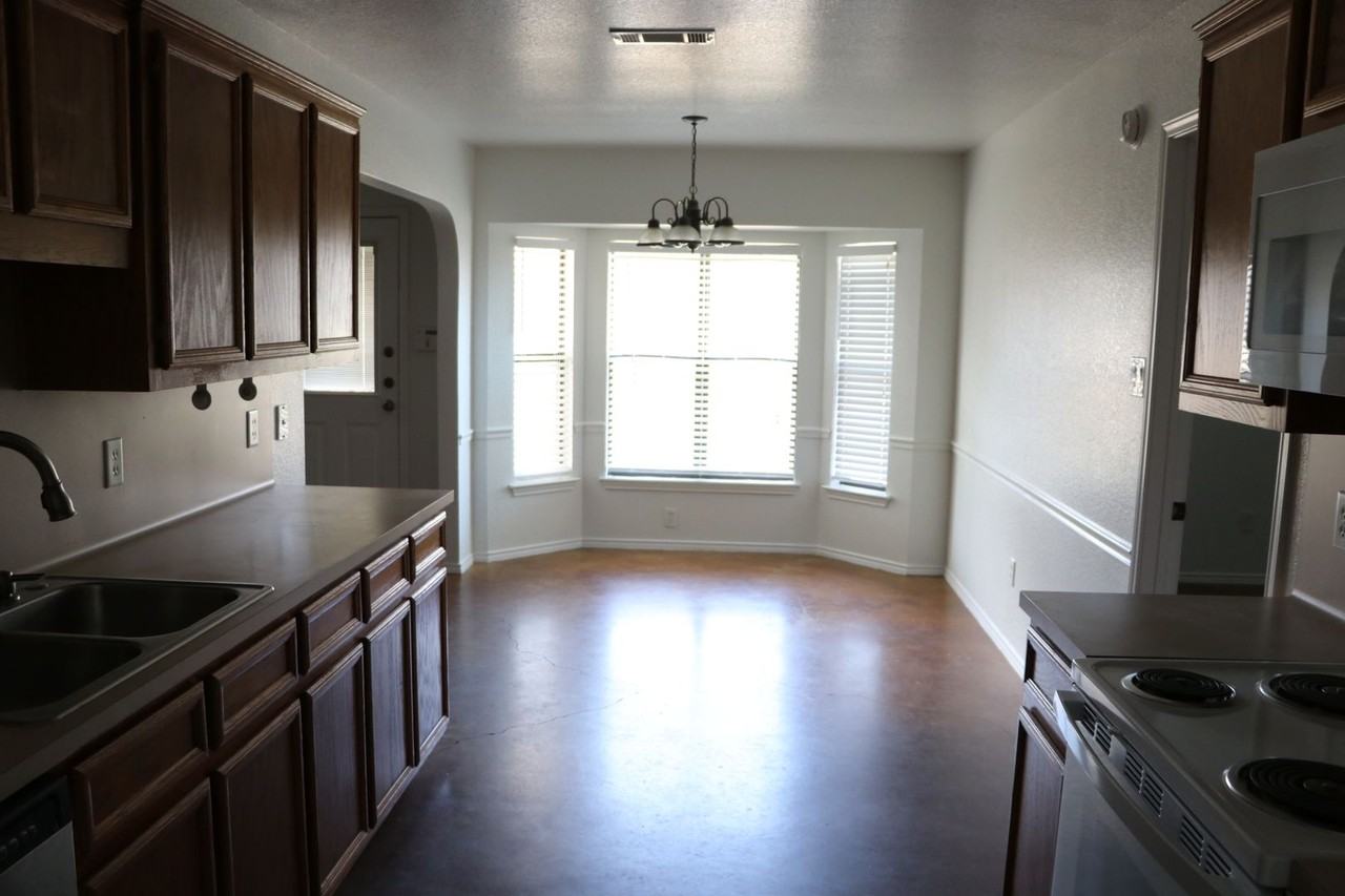 2703 Curtis Dr - Photo 7 of 19