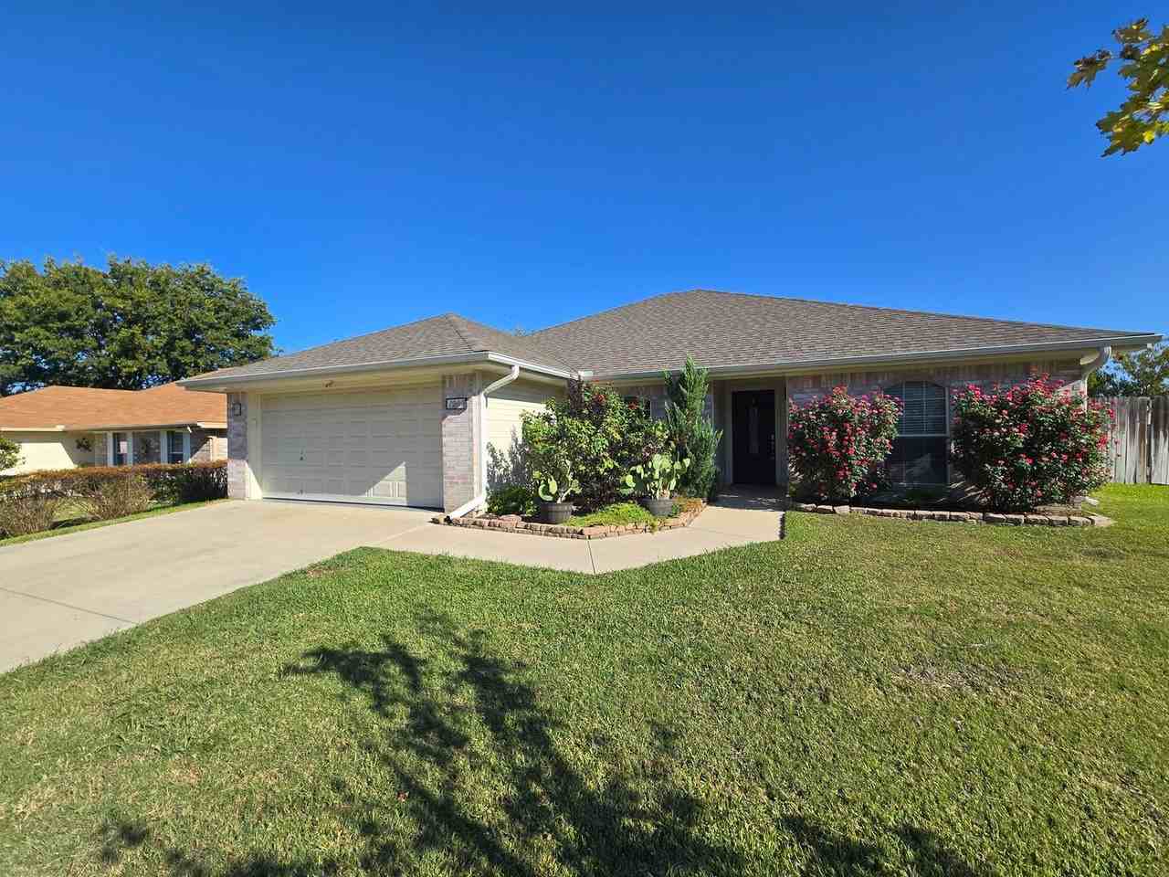 1209 East Avenue H - Photo 2 of 32