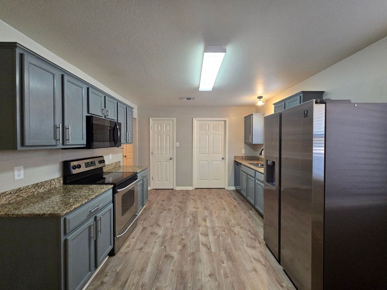 1209 East Avenue H - Photo 3 of 32