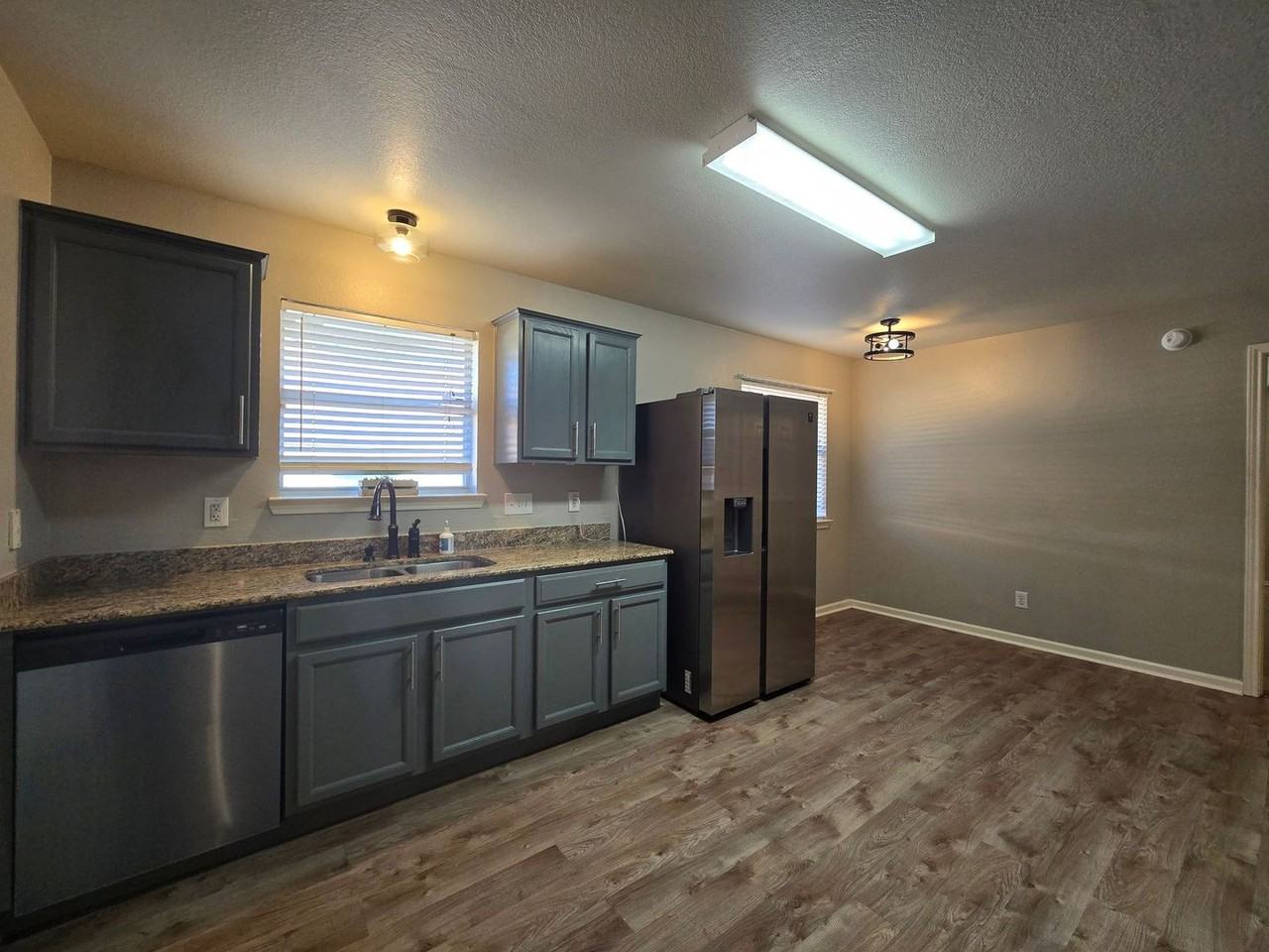 1209 East Avenue H - Photo 4 of 32