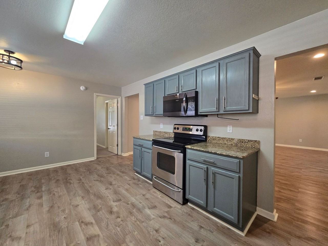 1209 East Avenue H - Photo 6 of 32