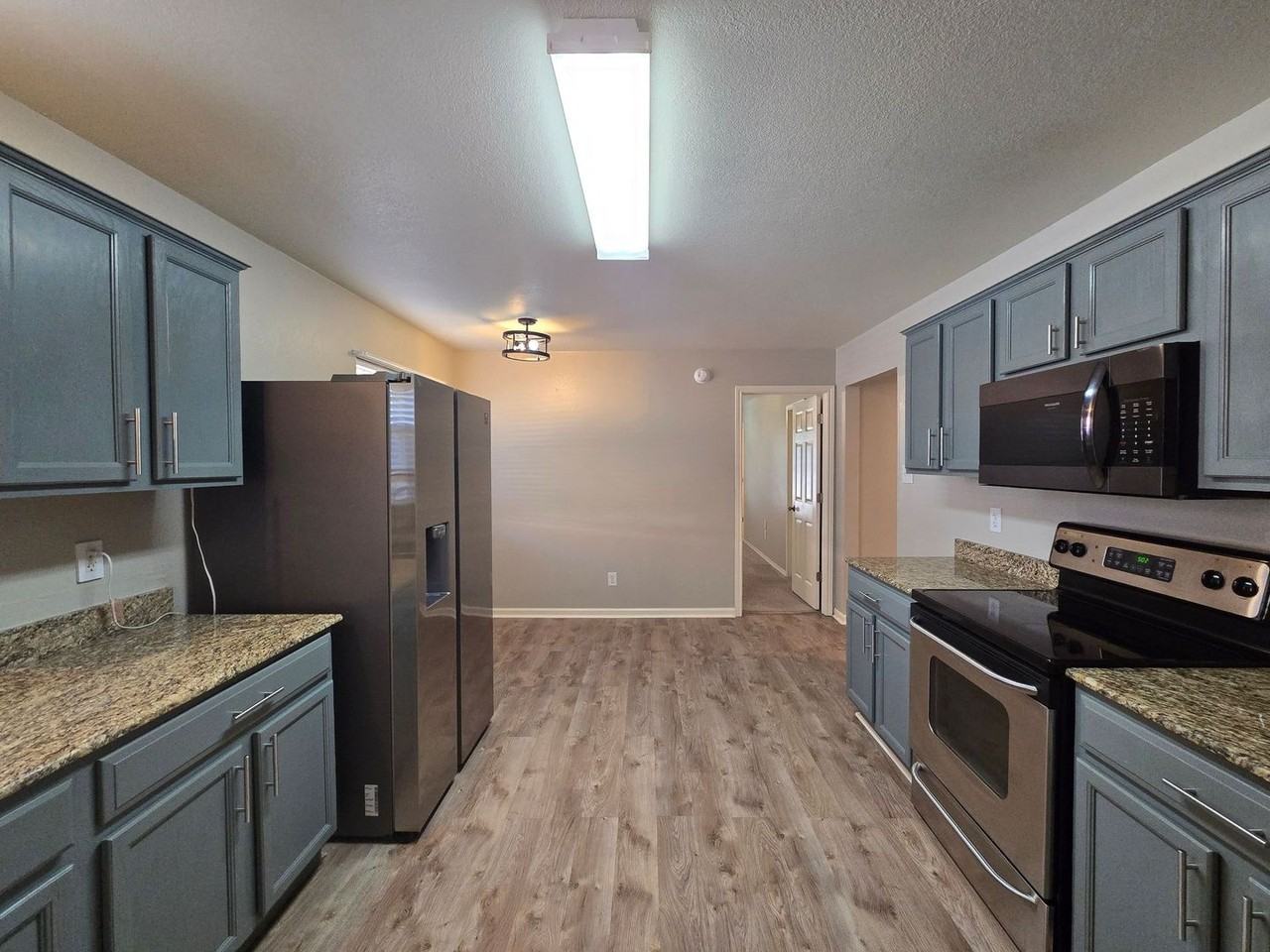 1209 East Avenue H - Photo 7 of 32