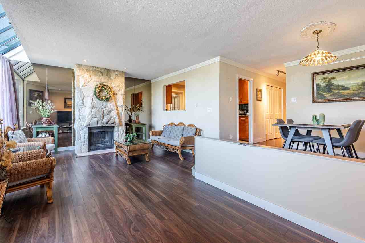 1200 Island Park Walk - Photo 3 of 38