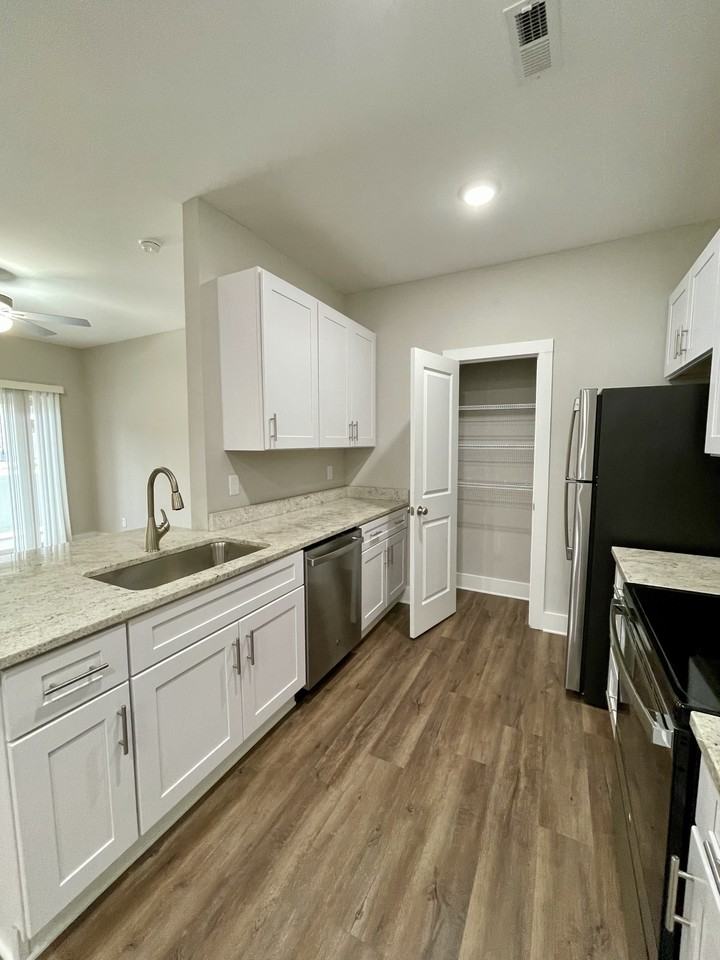 325 English Commons Drive - Photo 4 of 50