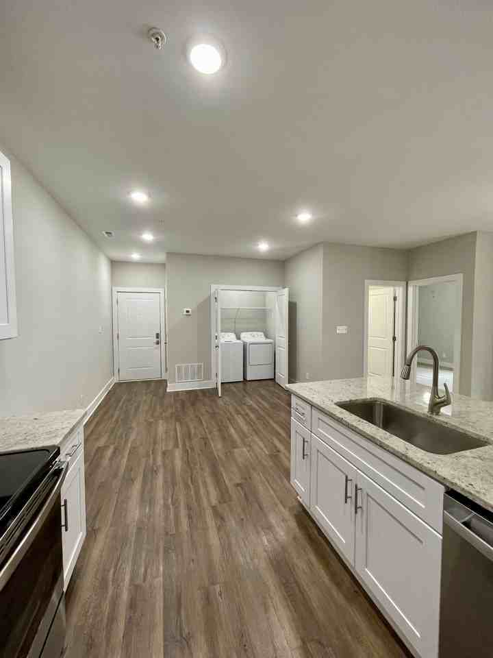 325 English Commons Drive - Photo 5 of 50