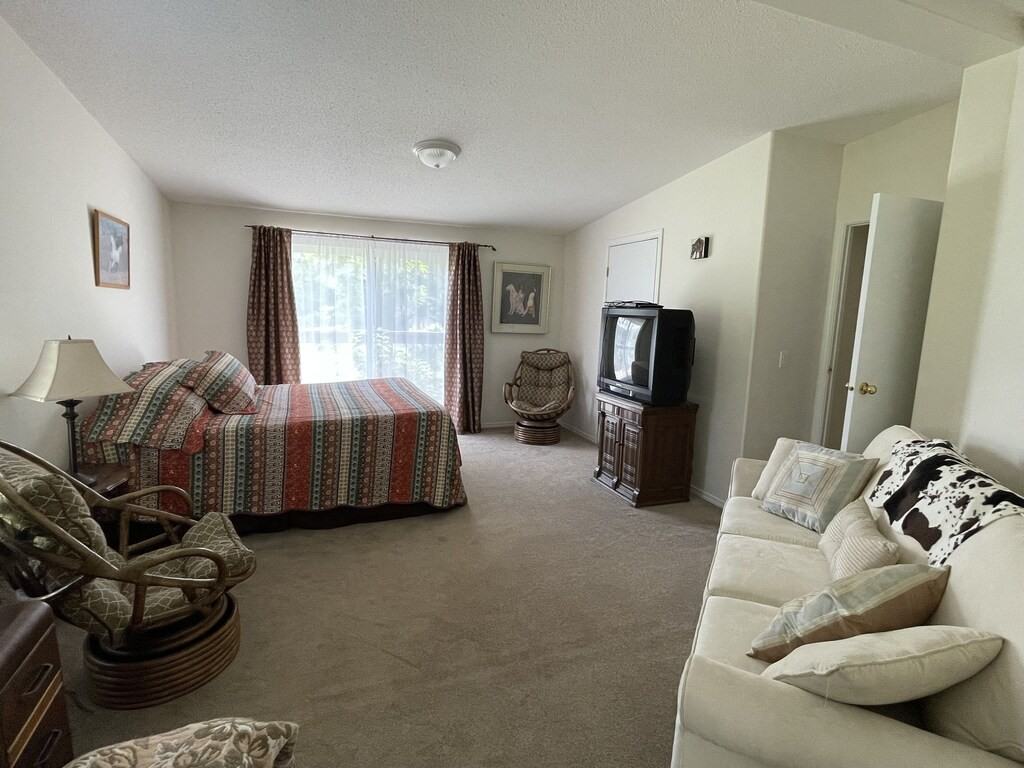 3175 Westbridge Road - Photo 6 of 22