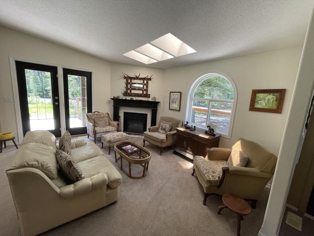 3175 Westbridge Road - Photo 5 of 22