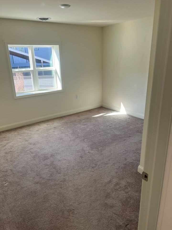 1047 Broadway - Photo 2 of 28