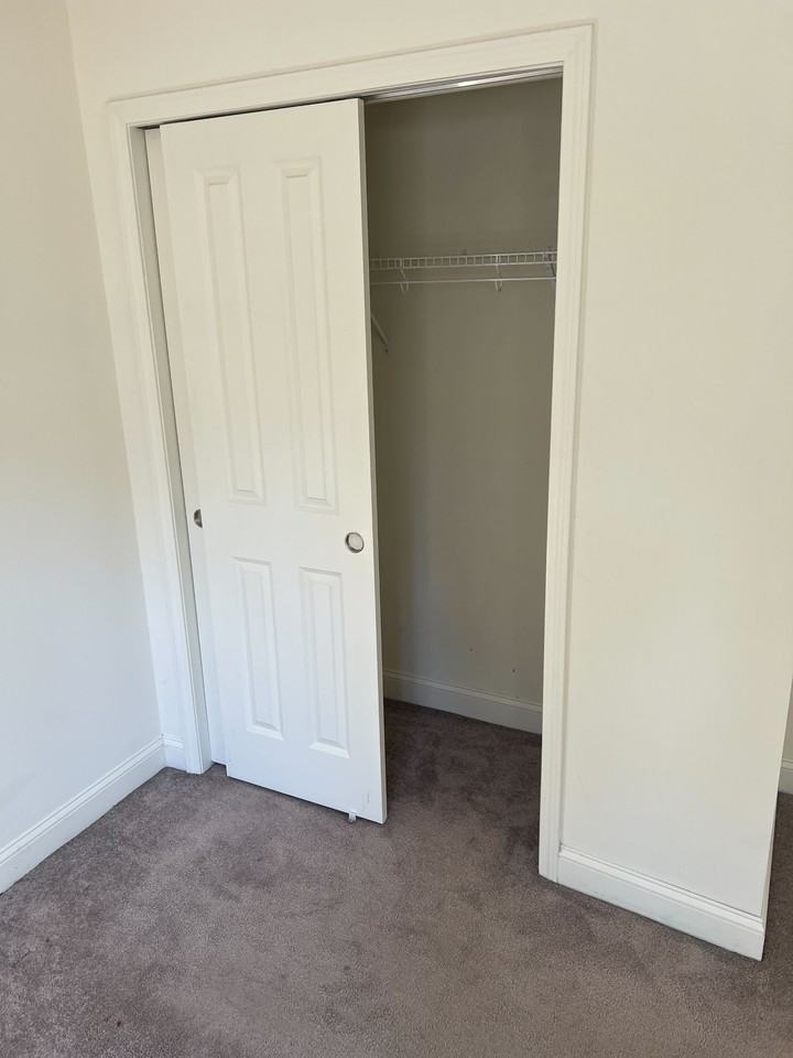 1047 Broadway - Photo 5 of 28