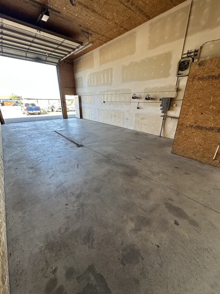 1624 6th Ave SW - Photo 2 of 6