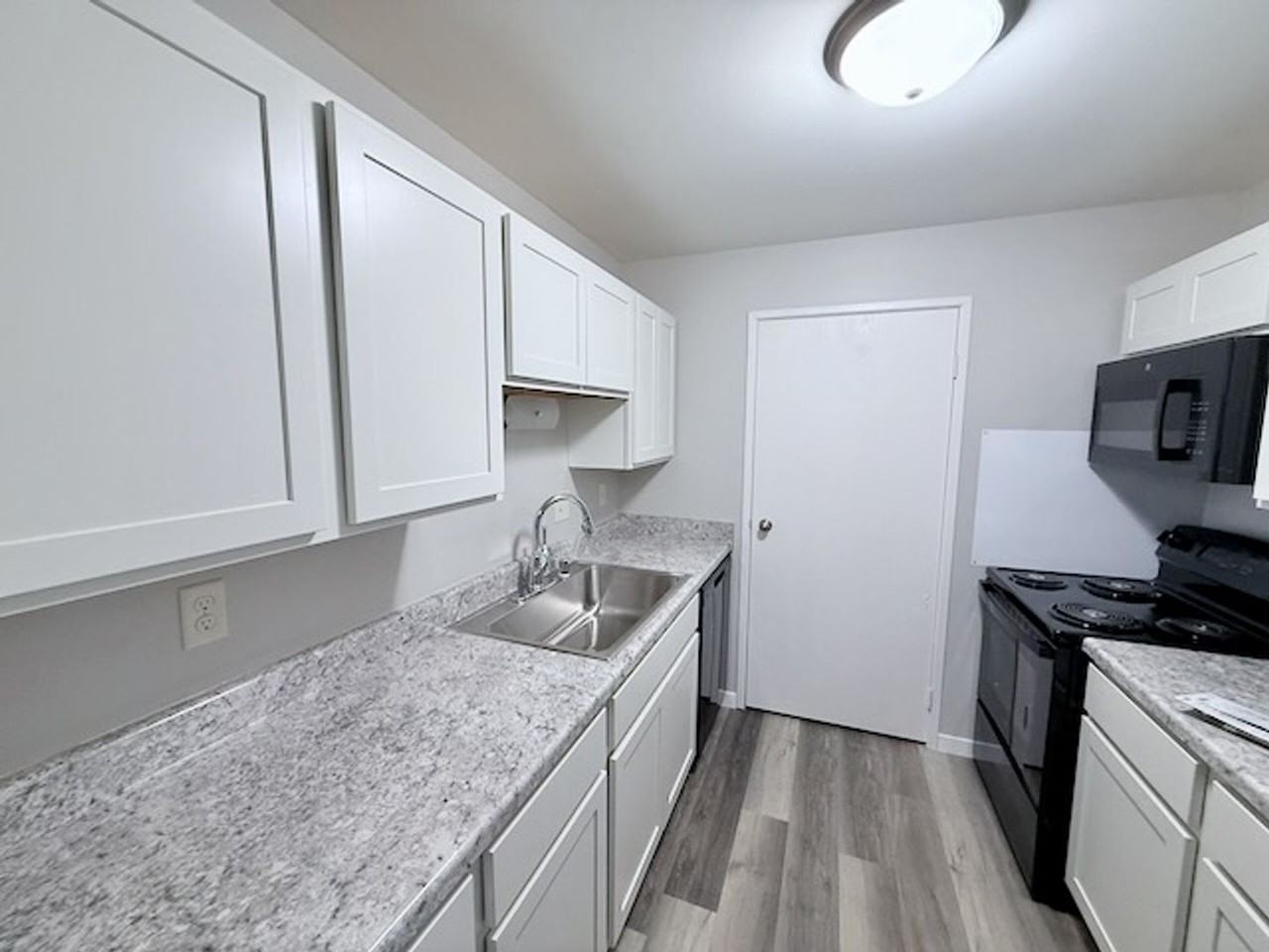 338 N Seymour St - Photo 3 of 19