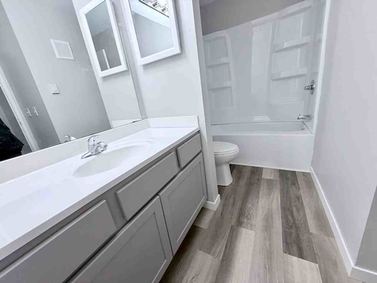 330 N Seymour St - Photo 6 of 19