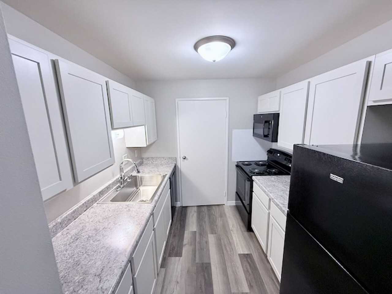 354 N Seymour St - Photo 2 of 20