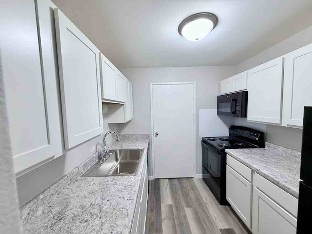 354 N Seymour St - Photo 4 of 20