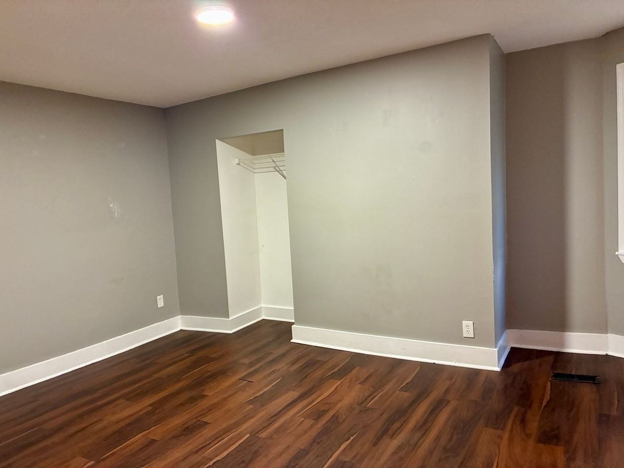 2729 W Market St - Photo 3 of 12