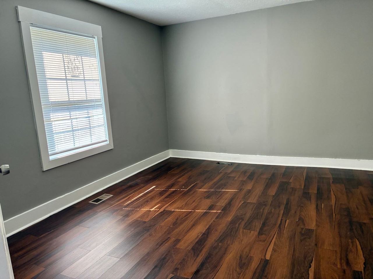 2729 W Market St - Photo 5 of 12