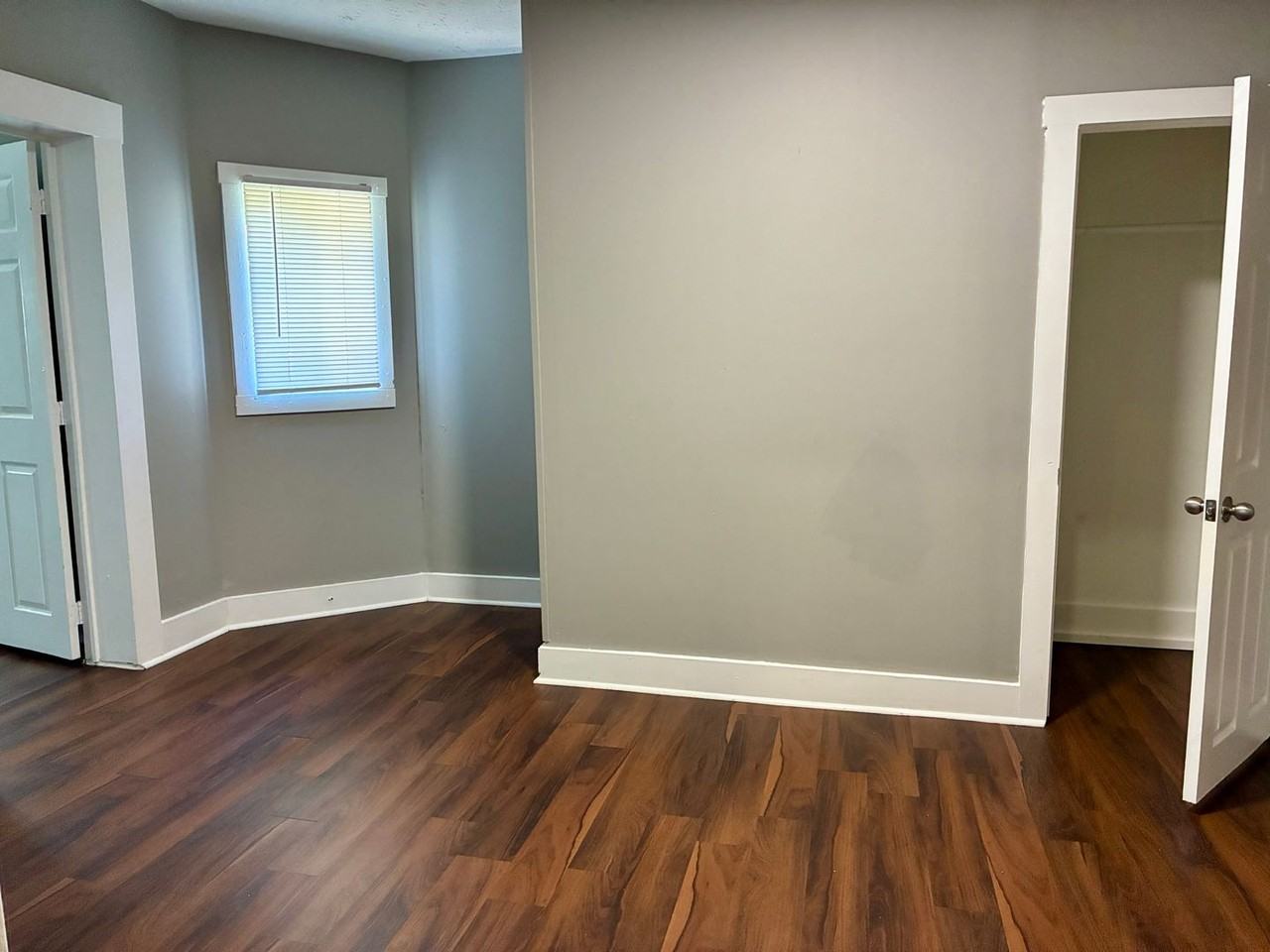 2729 W Market St - Photo 7 of 12