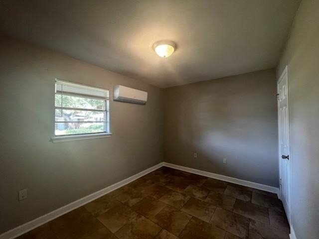 701 Oaklawn Street - Photo 5 of 8