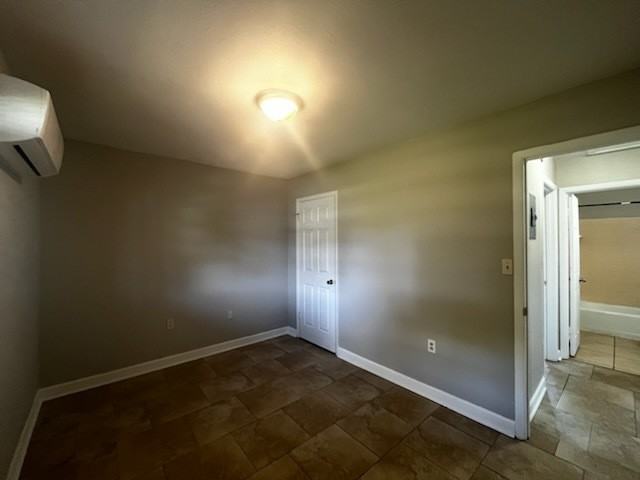 701 Oaklawn Street - Photo 6 of 8