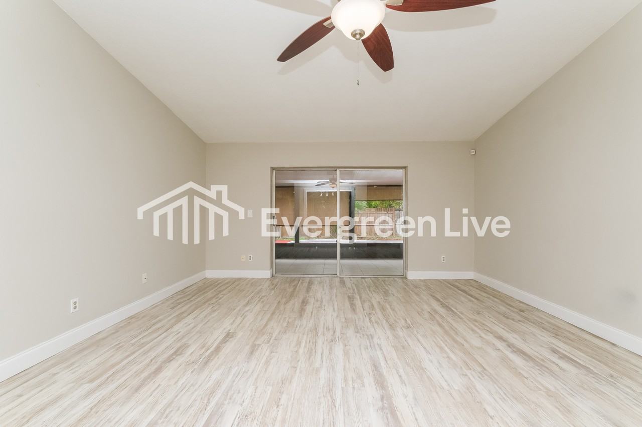 11507 Smokethorn Dr - Photo 3 of 16