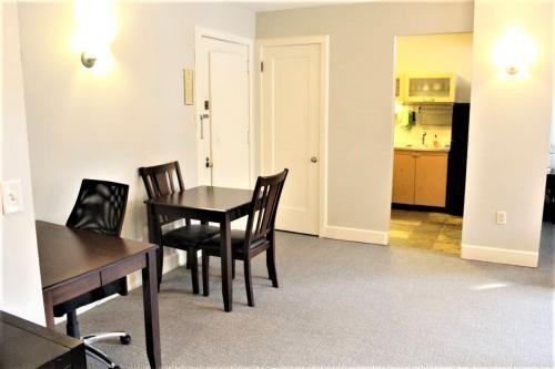 Milwaukee 1028 Juneau Kickerbocker - Photo 2 of 7