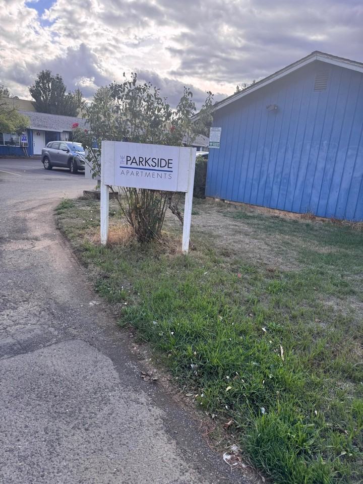 883 Southeast 11th Avenue - Photo 2 of 8