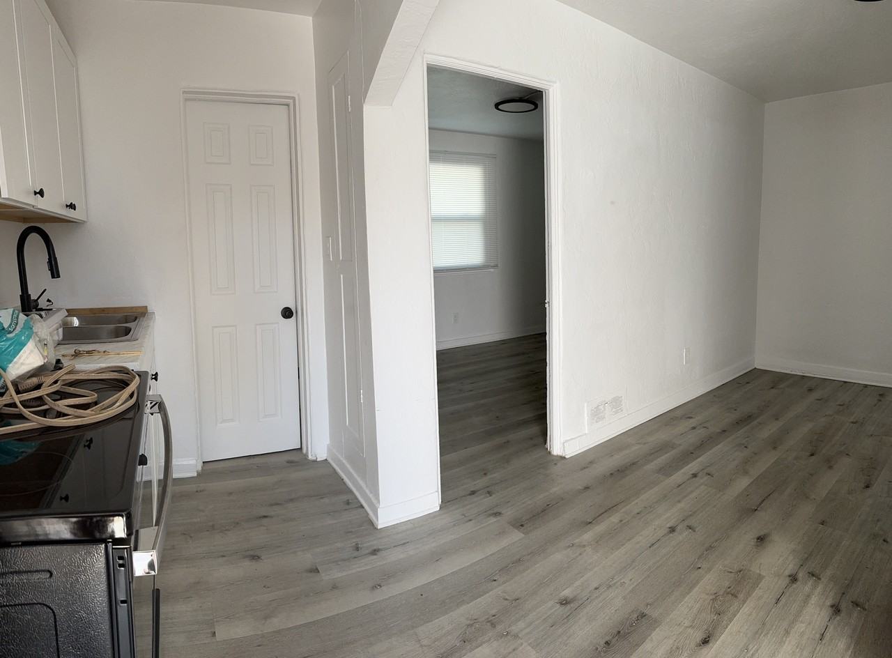 228 N Oleander Ave - Photo 2 of 6