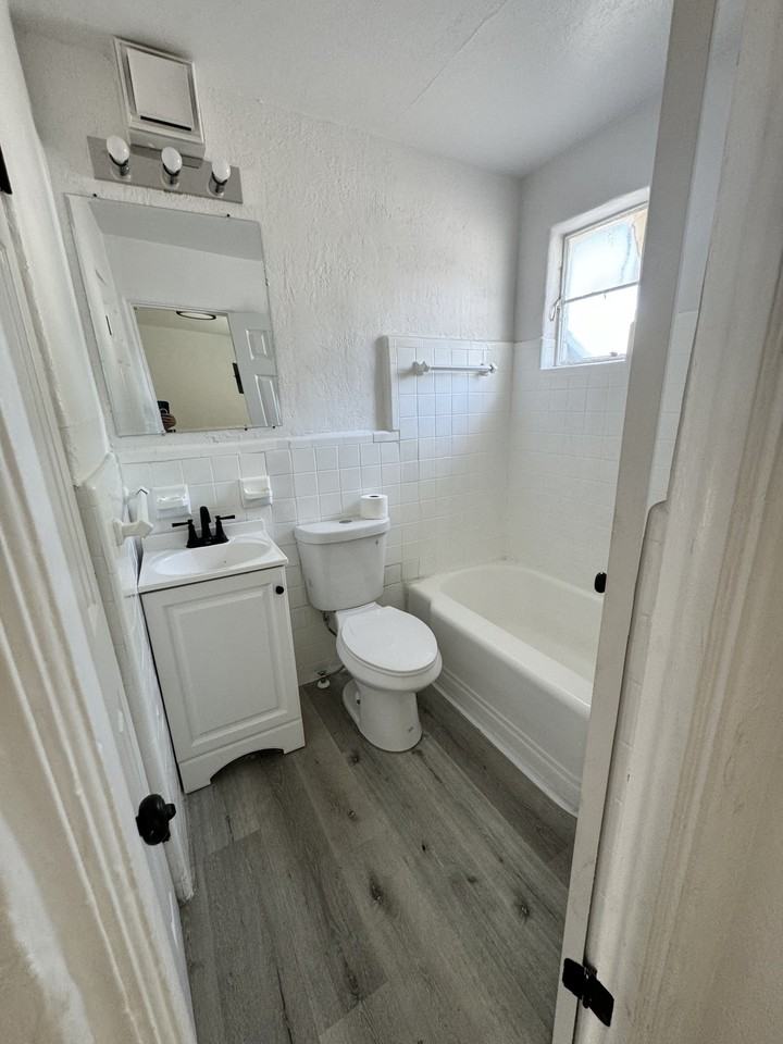 228 N Oleander Ave - Photo 6 of 6