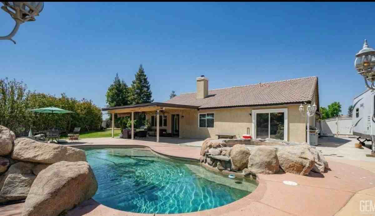 6003 Bluewater Bay Ct - Photo 2 of 9