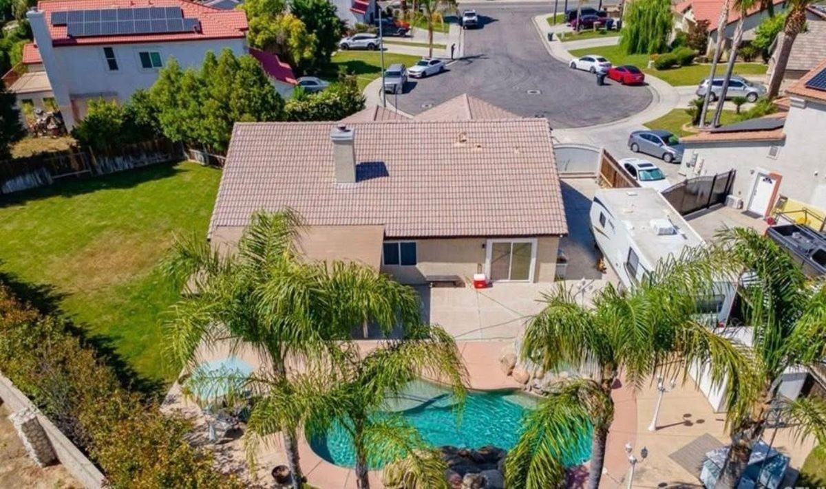 6003 Bluewater Bay Ct - Photo 3 of 9