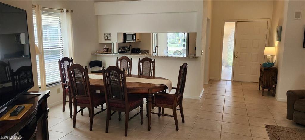 841 Kings Way - Photo 3 of 22