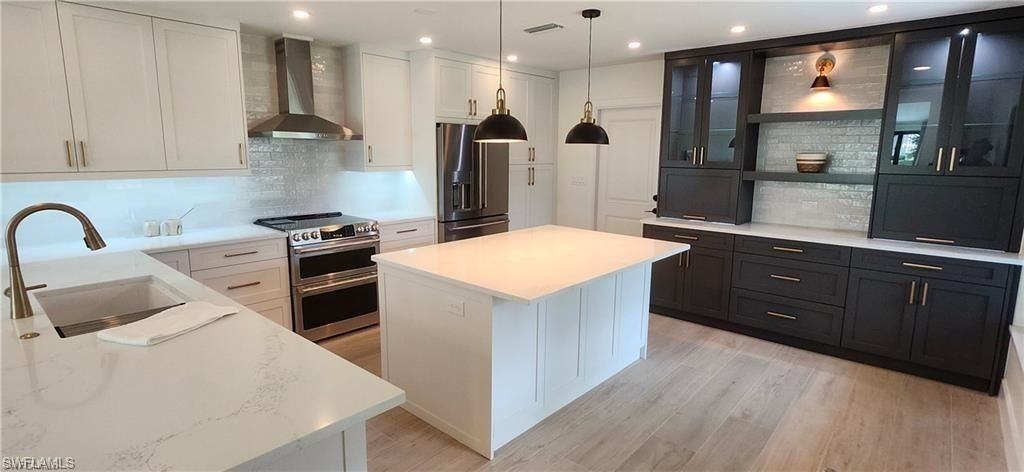 662 Kings Way - Photo 2 of 38