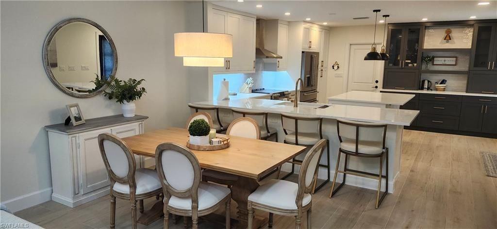 662 Kings Way - Photo 3 of 38