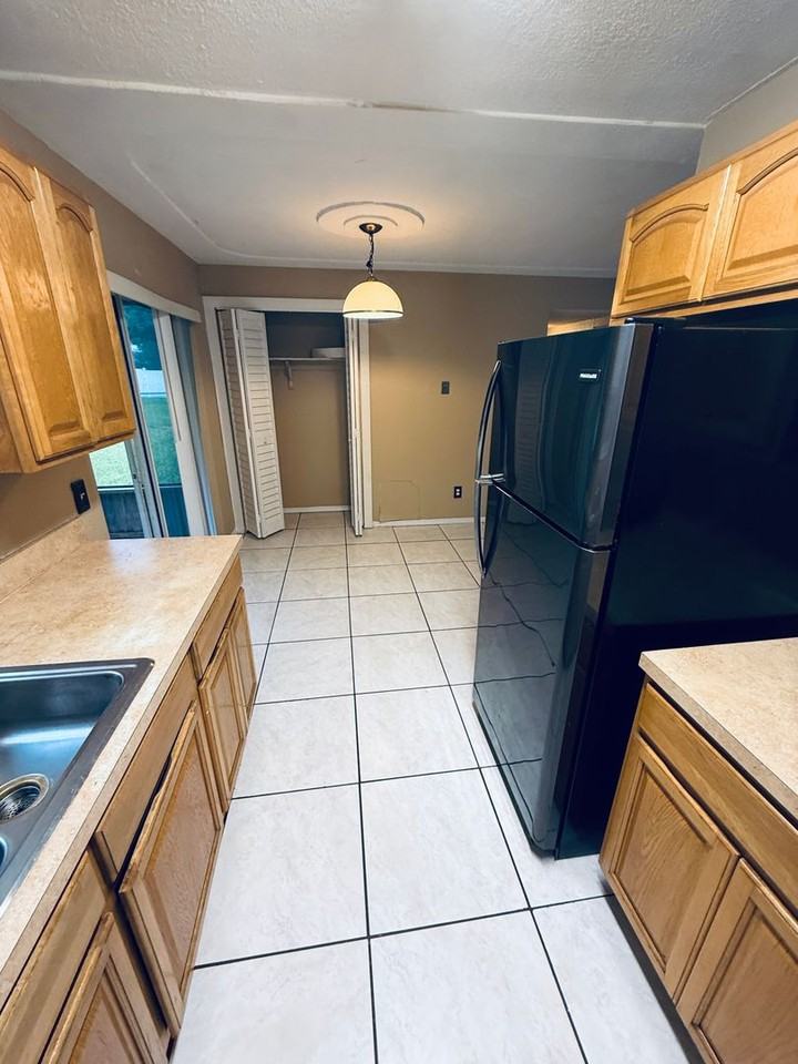 1317 Baker Dr - Photo 4 of 28