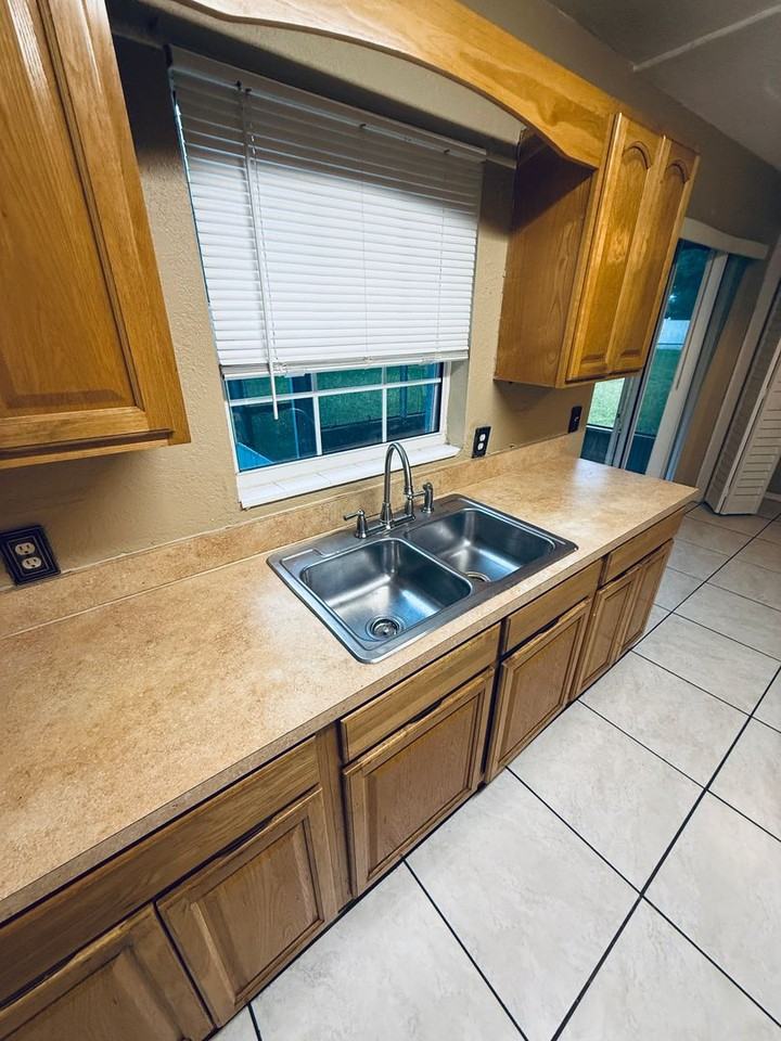 1317 Baker Dr - Photo 5 of 28