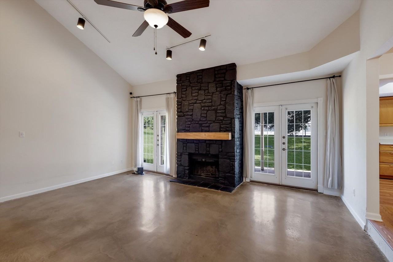 8548 Echo Creek Ln - Photo 7 of 27