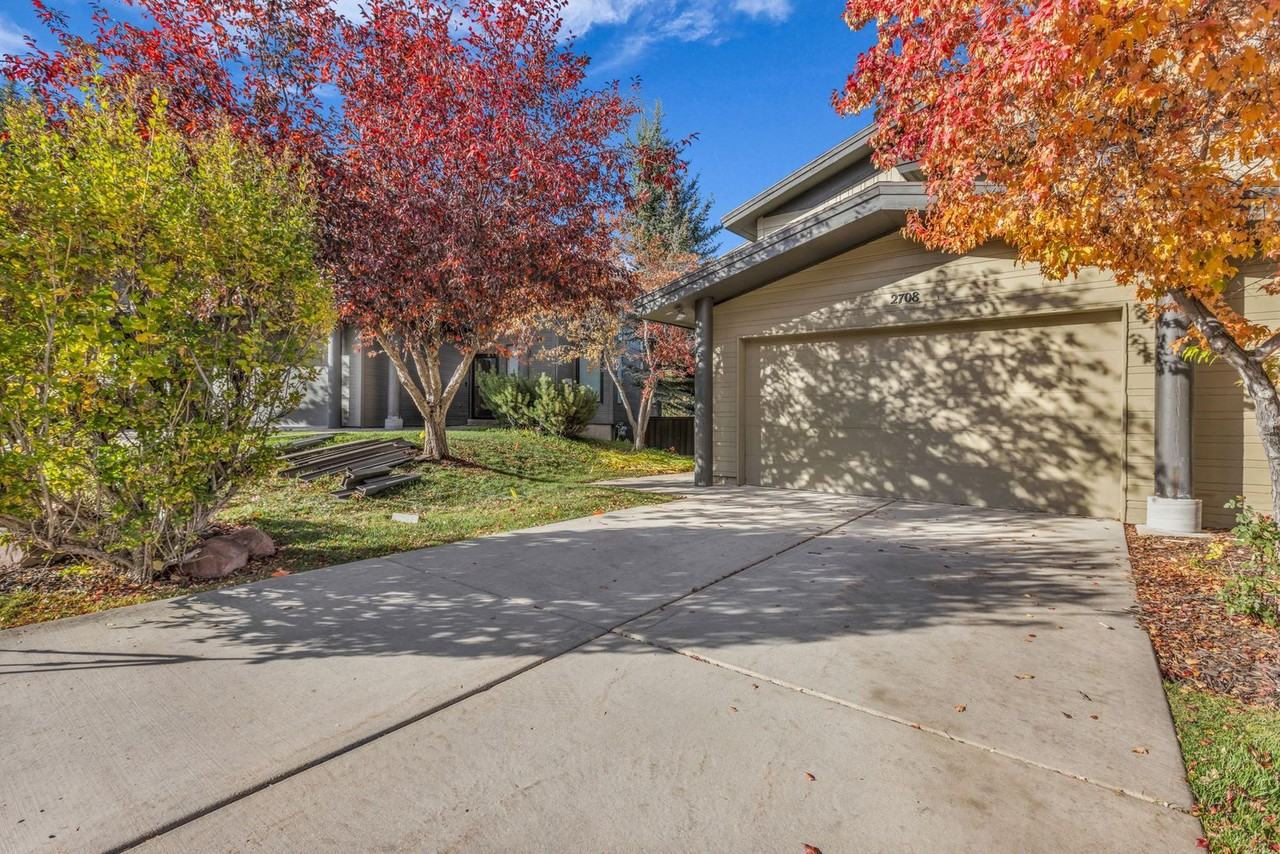 2708 2708 Cottage Loop Road - Photo 2 of 31