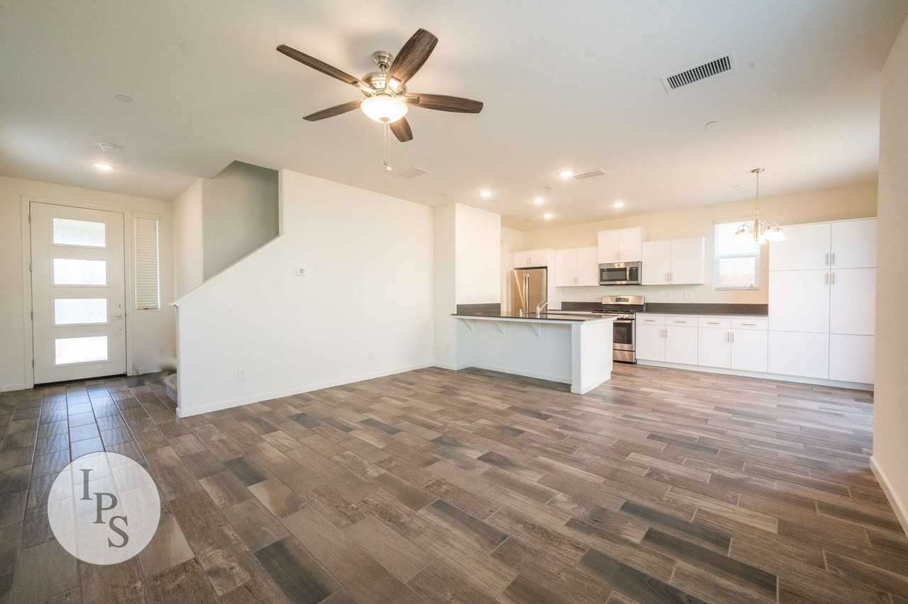 1921 Chennault Ln - Photo 7 of 34