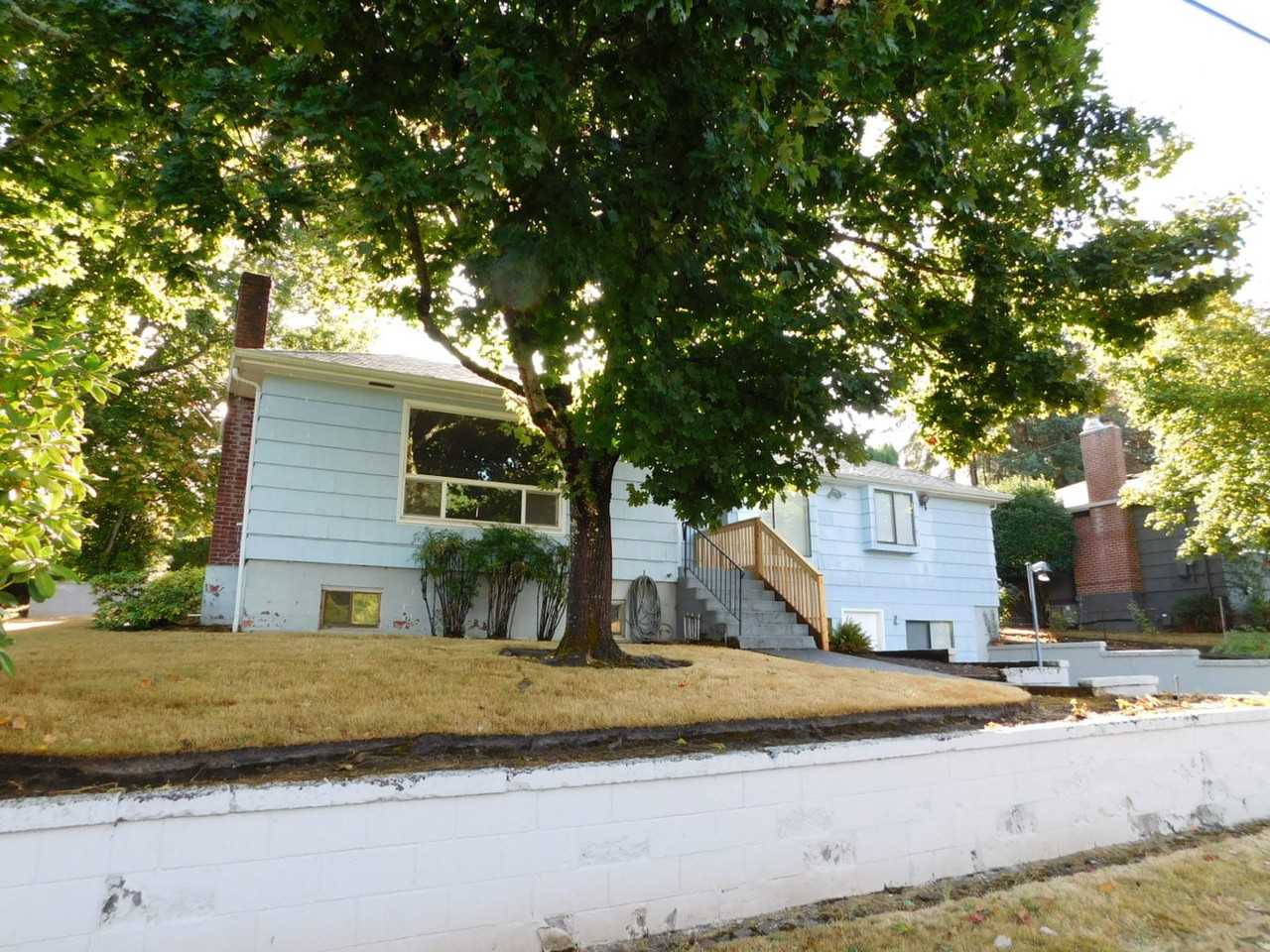 2520 Summer St Se - Photo 2 of 50